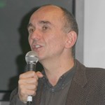 Peter Molyneux In-Store Performance at Virgin Megastore in London - October 7, 2005