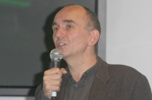 Peter Molyneux In-Store Performance at Virgin Megastore in London - October 7, 2005